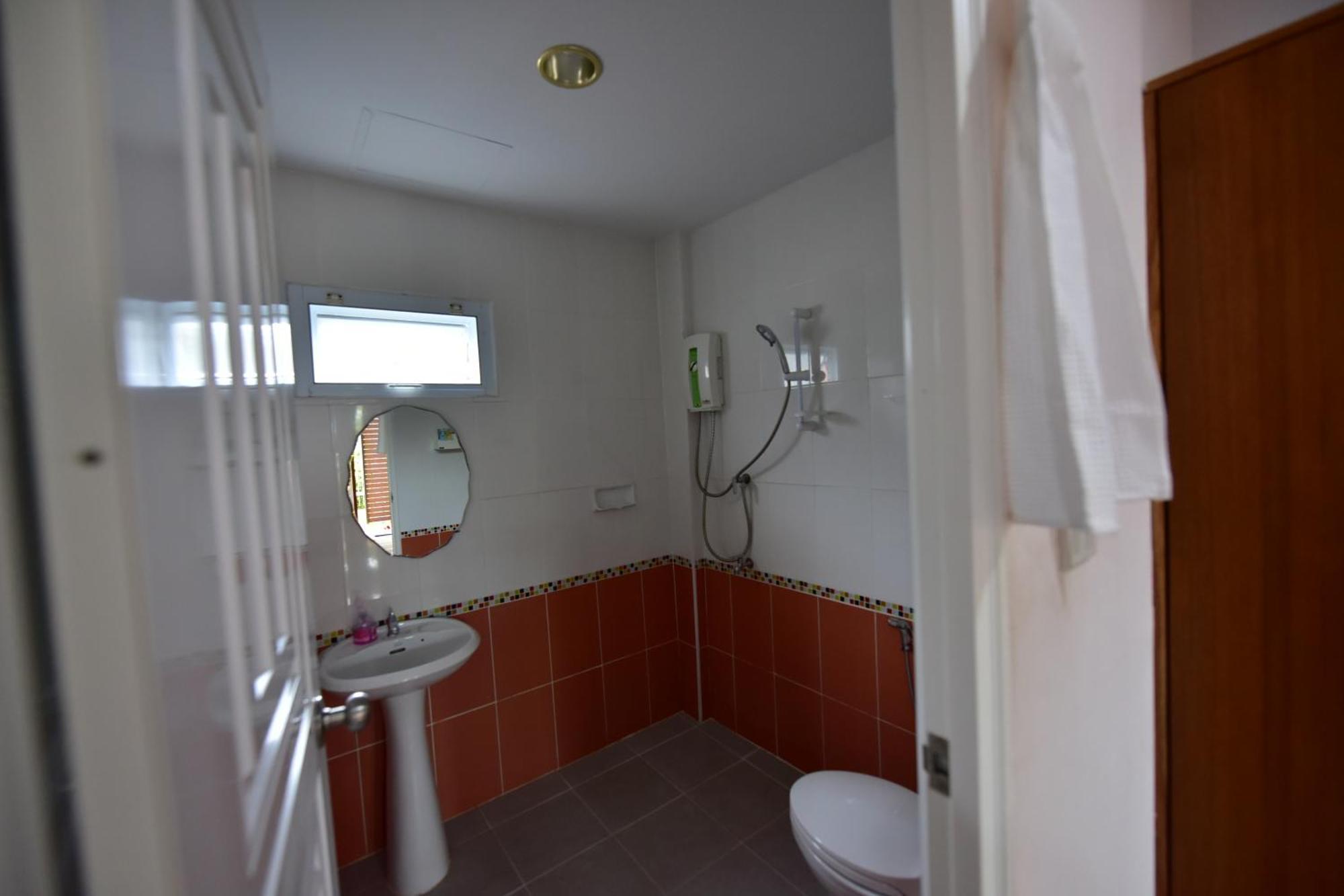 סורין Kt Knight Hotel מראה חיצוני תמונה